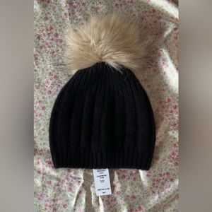 NEW WITH TAGS Aritzia Cashmere Pom Hat